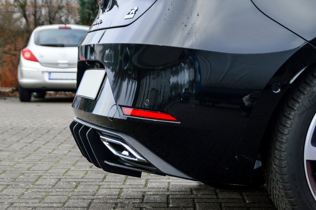 Gefräster Heckansatz mit Finnen passend für Seat Leon KL