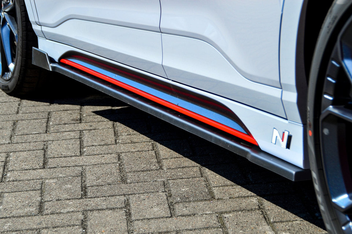 Cup Seitenschweller mit Wing vorne passend für Hyundai Kona N + N-Line