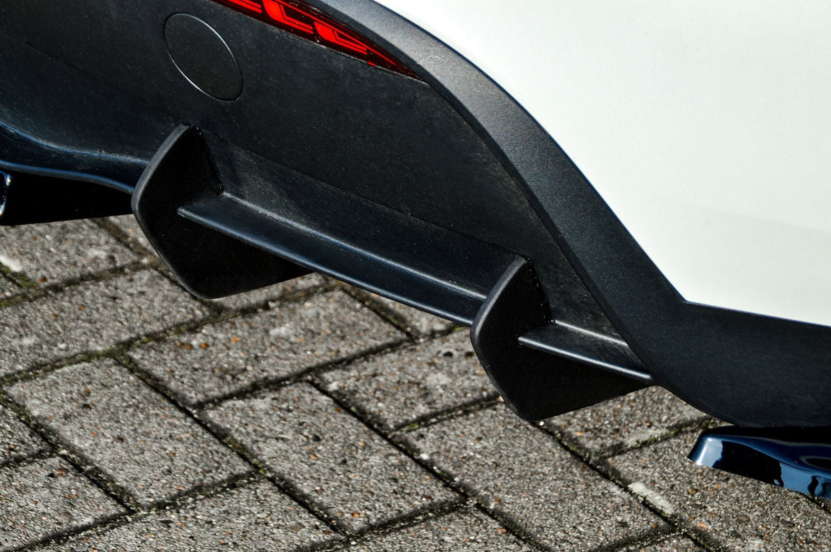 Gefräster Heckansatz mit 4 Finnen + Mittenteil aus ABS passend für Tesla Model Y