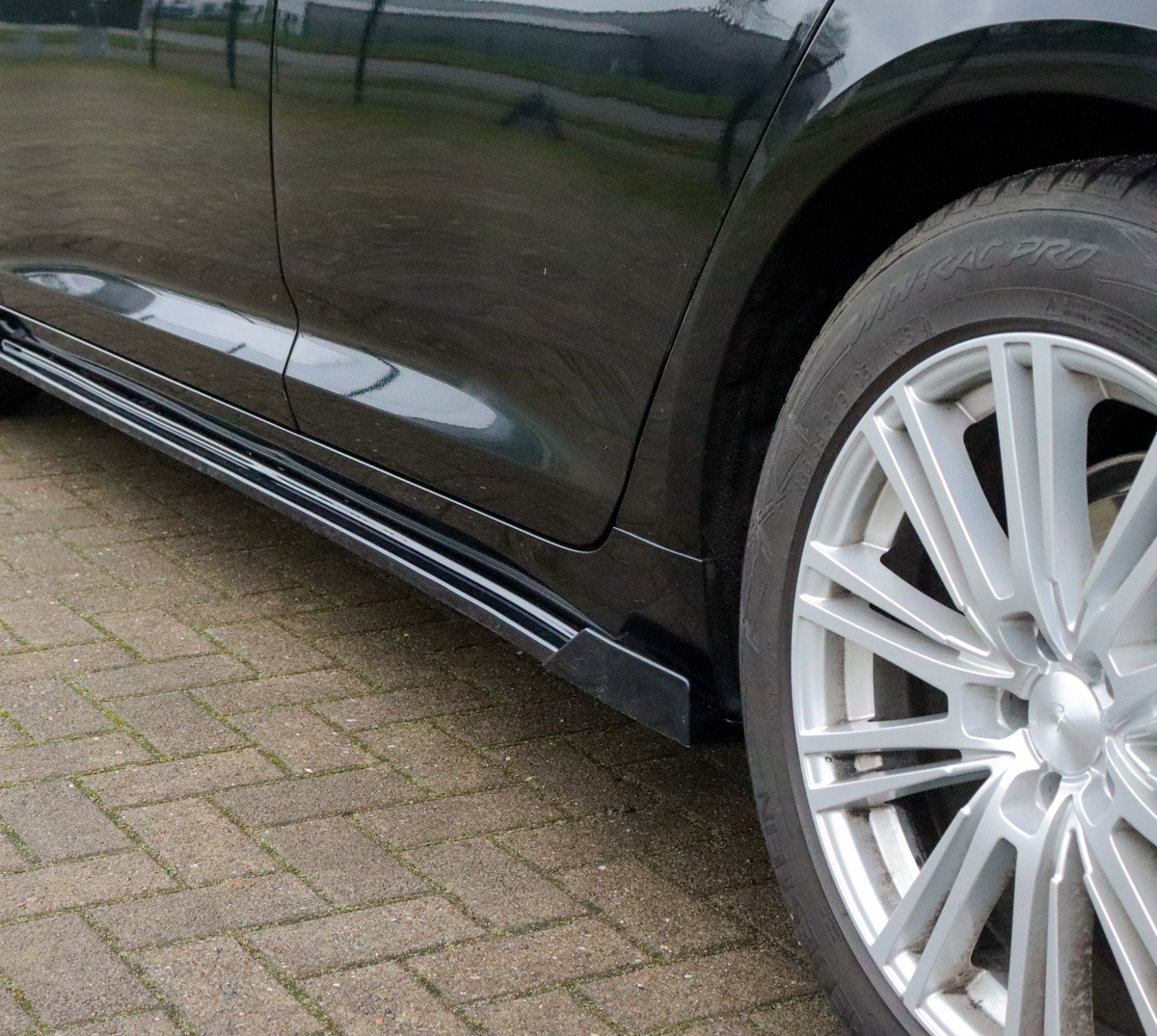 Seitenschwellersatz aus ABS mit seitlichem Wing vorne und hinten passend für Audi A6 C8 Typ F2