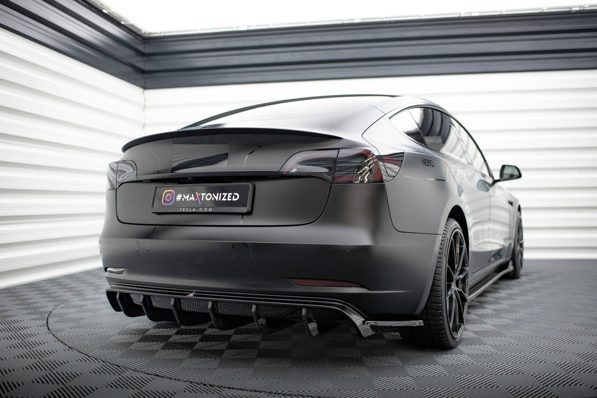 Maxton Design - Diffusor V2 Heck Ansatz für Tesla Model 3 - Aerowerk.