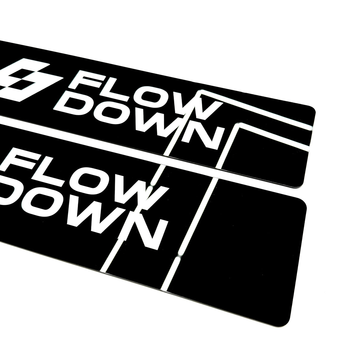 Hochwertiges Show-Kennzeichen aus Acryl mit glänzendem Finish – stilvolle Optik für Fahrzeugpräsentationen. Einfache Befestigung mit mitgelieferten Halterungen, universelle Passform für Standardkennzeichenhalterungen. Perfekt für Show-Veranstaltungen und Fotoshootings.