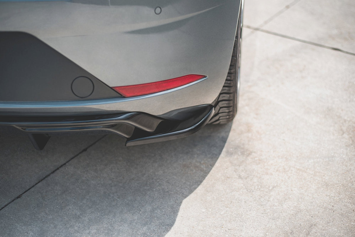 Maxton Design - Heck Ansatz Flaps Diffusor für SEAT Leon Mk3 FR Facelift - Aerowerk.