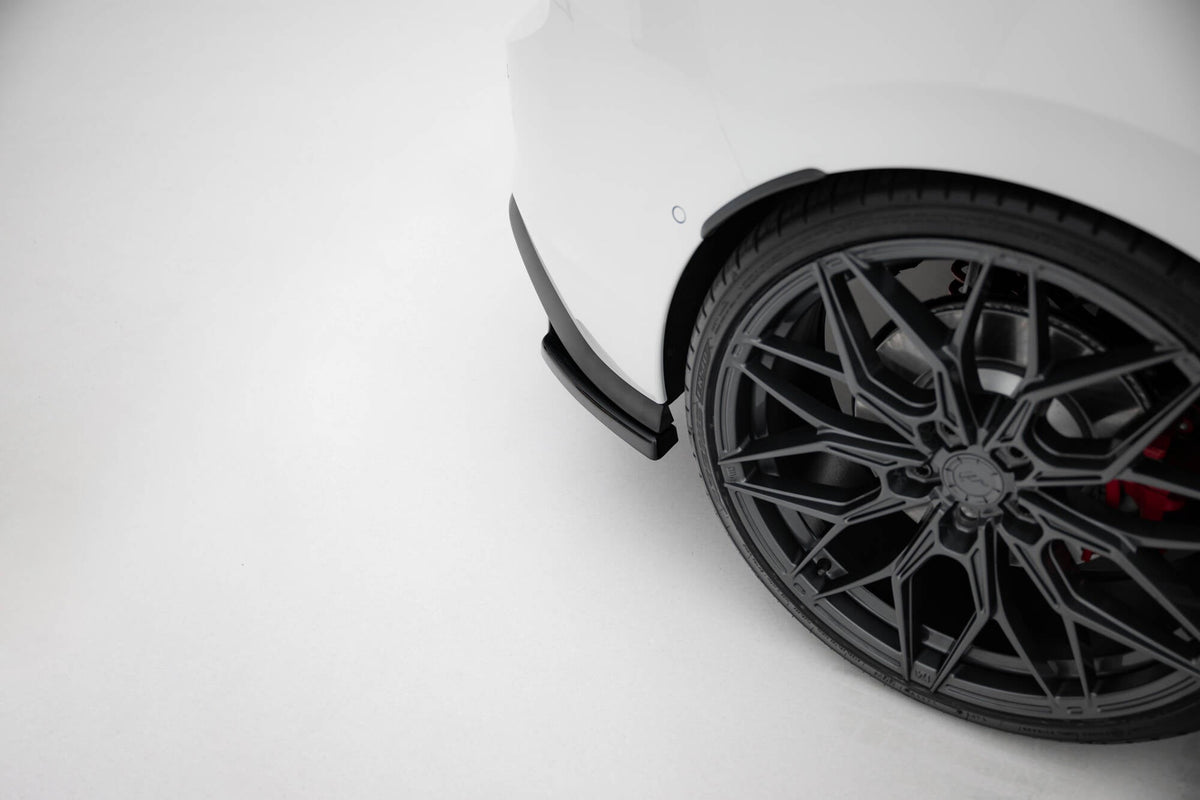 Maxton Design - Heck Ansatz Flaps Diffusor V1 für VW Golf GTI / GTE Mk8 - Aerowerk.