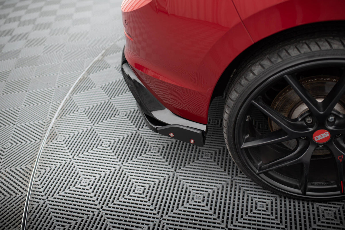 Maxton Design - Heck Ansatz Flaps Diffusor V2 + Flaps für VW Golf GTI / GTE Mk8 - Aerowerk.