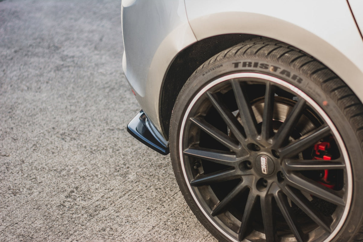 Maxton Design - Heck Ansatz Flaps Diffusor V2 für VW Golf 7 GTI - Aerowerk.