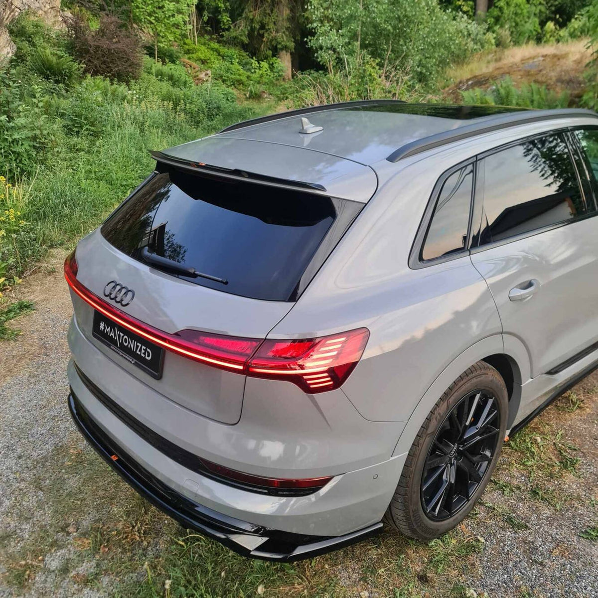 Maxton Design - Mittlerer Cup Diffusor DTM Look Heck Ansatz für Audi e - Tron S - Line - Aerowerk.