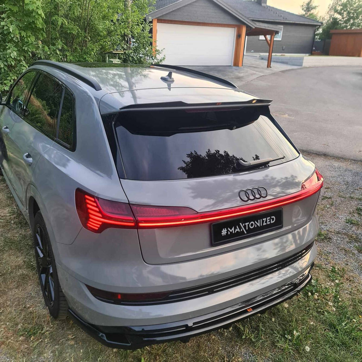 Maxton Design - Mittlerer Cup Diffusor DTM Look Heck Ansatz für Audi e - Tron S - Line - Aerowerk.